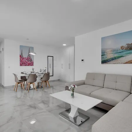 Luxurious And Bright With Sea And Mountain View Διαμέρισμα
